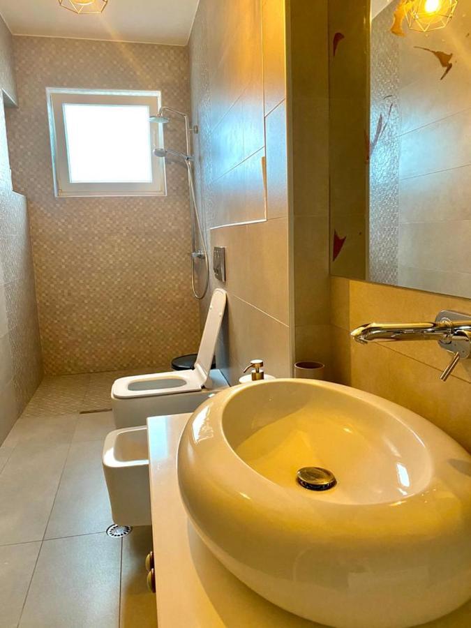 Cozy Lake Front Flat Bequeme Wohnung An Der See Pogradec Luaran gambar
